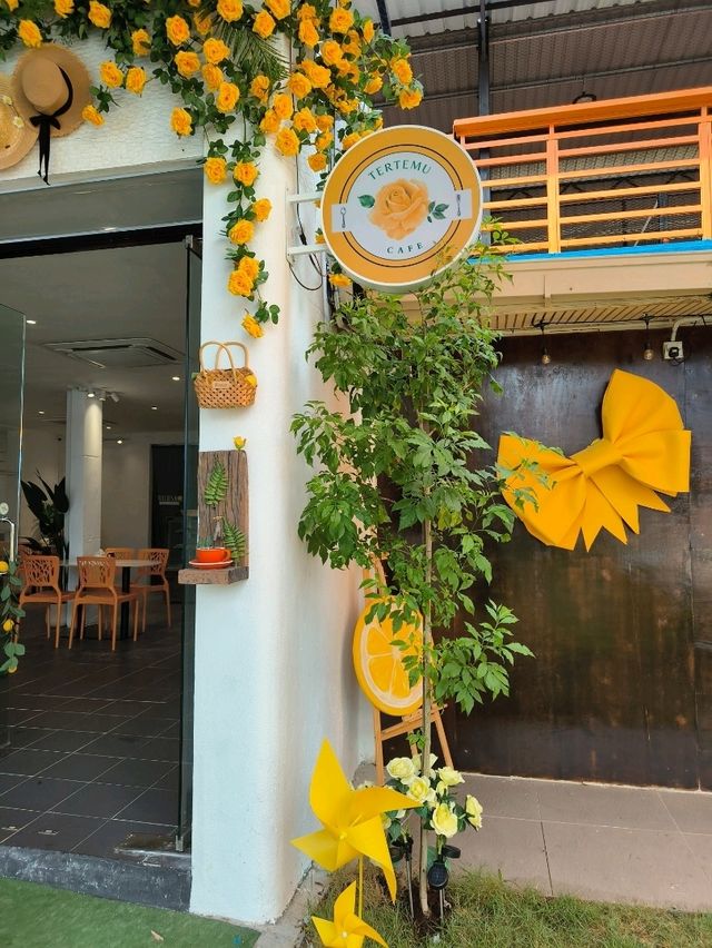 A Sunny Yellow Café and the Perfect Latte in Desaru