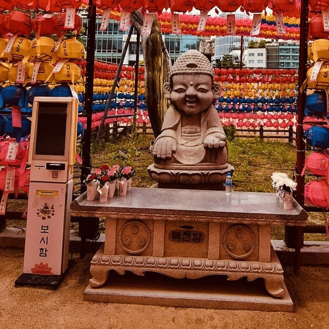 Jogyesa Temple: Seoul’s Soul in Gold & Lotus – A Solo Traveler’s Zen Escape"** 🏮🌸