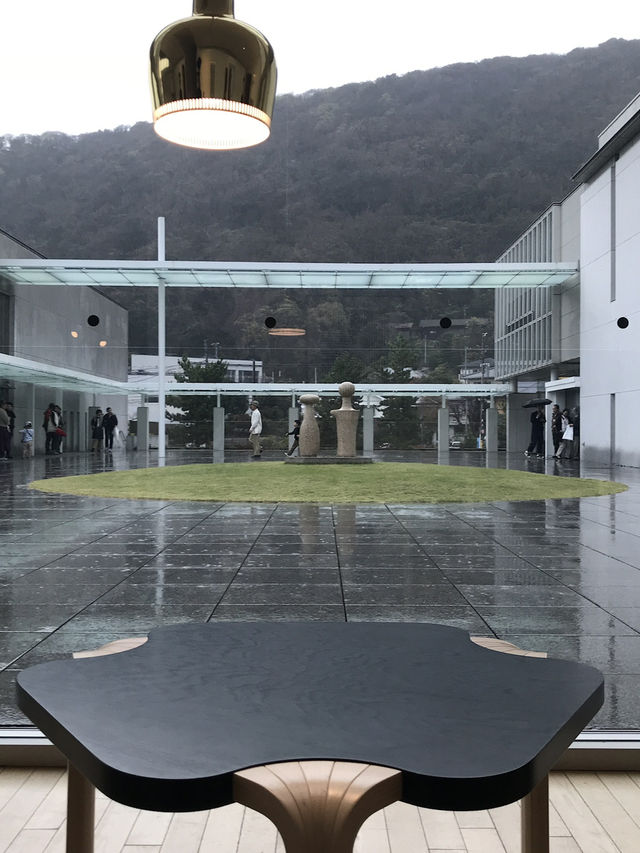 【神奈川県立近代美術館 葉山館とミサキドーナツ 葉山　一色海岸】