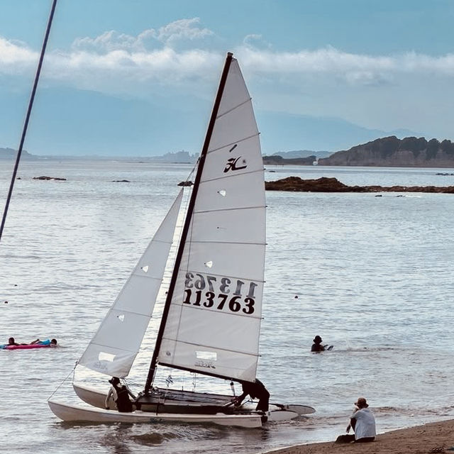 Akiya Beach: Tokyo’s Best-Kept Secret for Solo Ocean Escapes**"** 🌊🏖️
