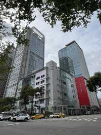 Dream Plaza 台北統一阪急二館 全台最大星巴克
