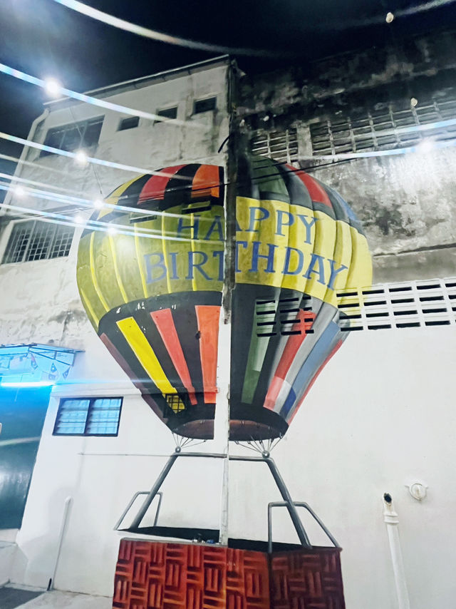 🌙✨ Kuantan by Night: Murals, Markets & Tower Views