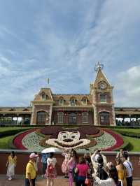 プレゼントってまさかの香港ディズニーランド🎁🎆🎠✨