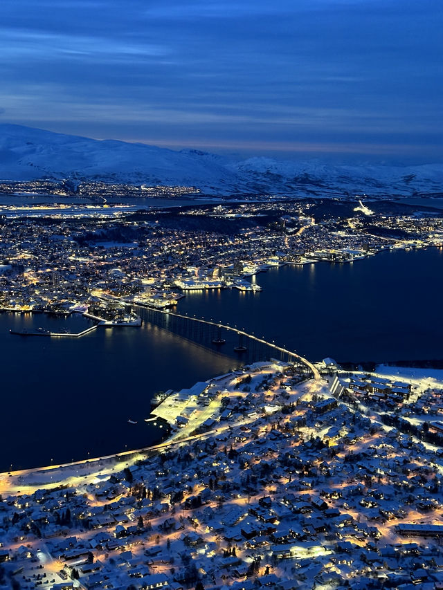 🌌 北緯69度的午夜藍｜Tromsø 夜景觀景台推薦