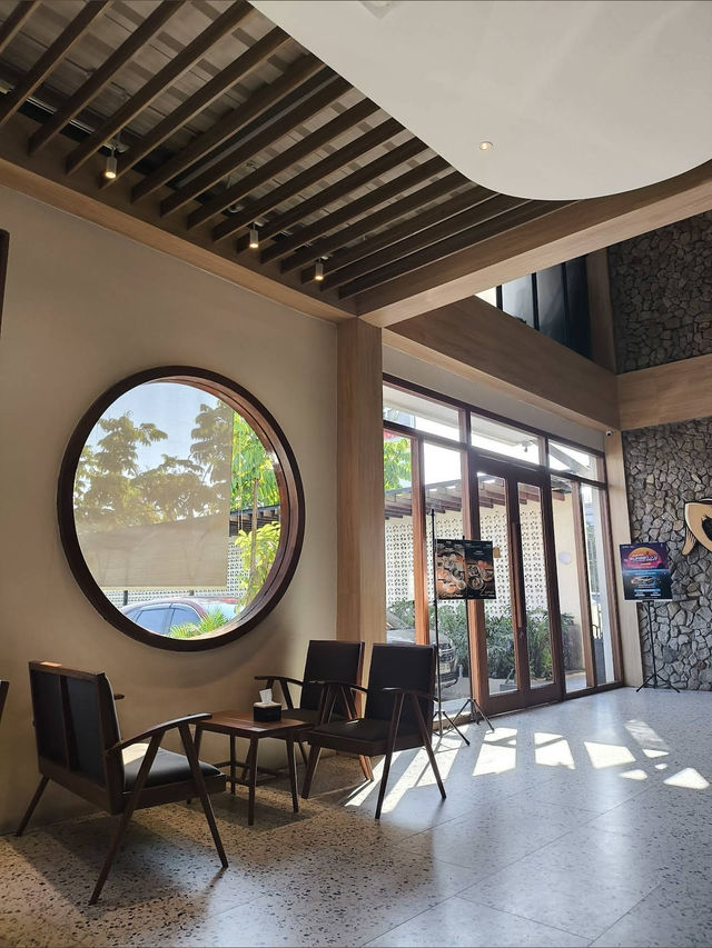 Labers Coffee Pergudangan, Industrial Chic Meets Local Comfort
