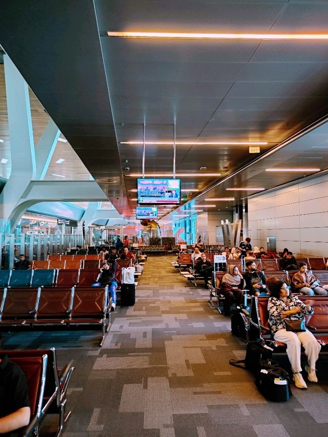 🌟 Arrival in Elegance: First Impressions of Hamad International Airport, Doha 🇶🇦