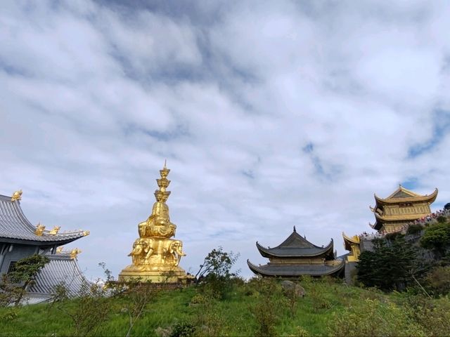 The Sea of Clouds at the Golden Summit: Emei, a Fairyland on Earth