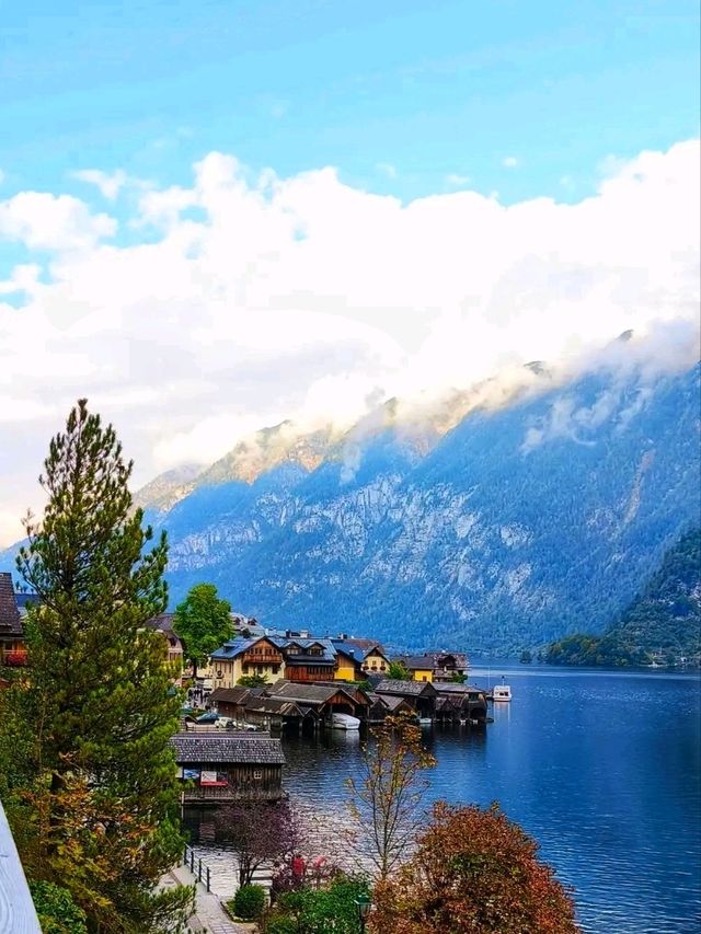 🌊 Lake Hallstatt – Austria’s Mirror of Serenity