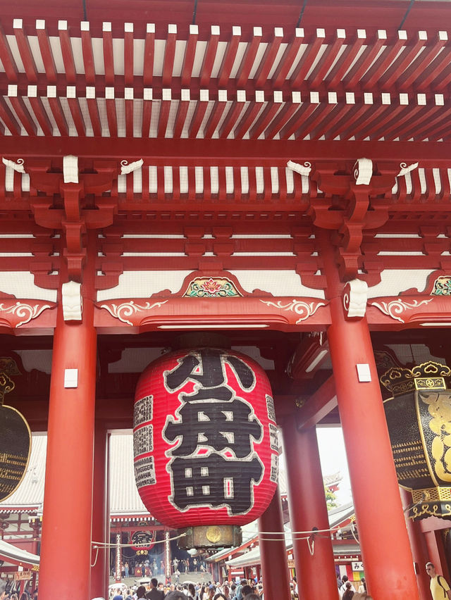 🏮 Sensō-ji Temple: Tokyo's Crimson Heart Where Ancient Gods Dance! 🎎