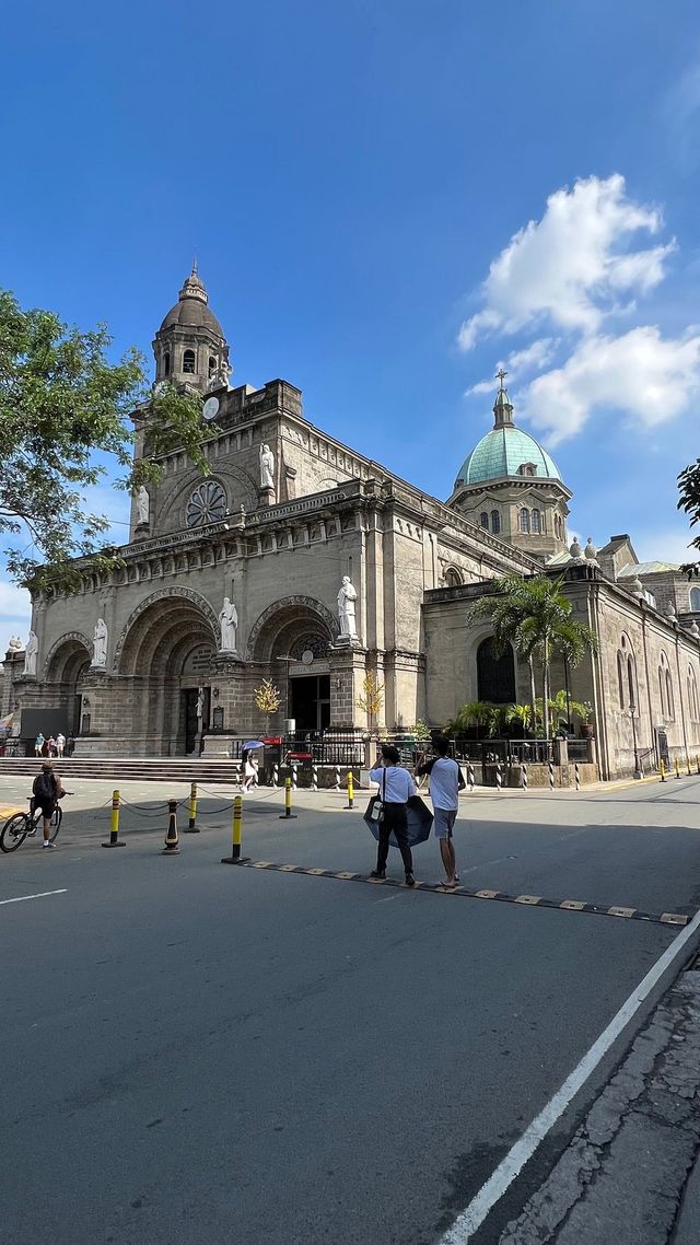 Manila Cathedral -  Stunning architecture