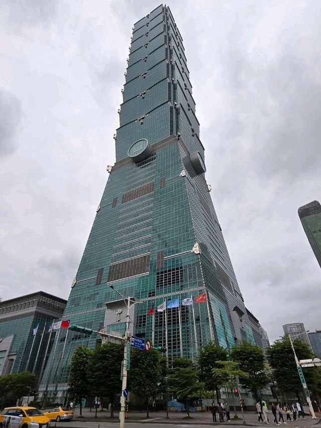 Golden Hour Stroll at Taipei 101: Sunset Vibes & Insta-Worthy Moments 🌇✨ Golden Hour Stroll at Taipei 101: Sunset Vibes & Insta-Worthy Moments 🌇✨