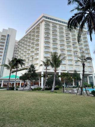 โรงแรมลากูน่า การ์เดน สถานที่พักผ่อนที่เงียบสงบระหว่างการเดินทางที่แสนสุข