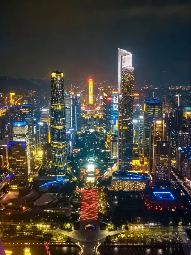 Canton Tower Guangzhou pada malam hari