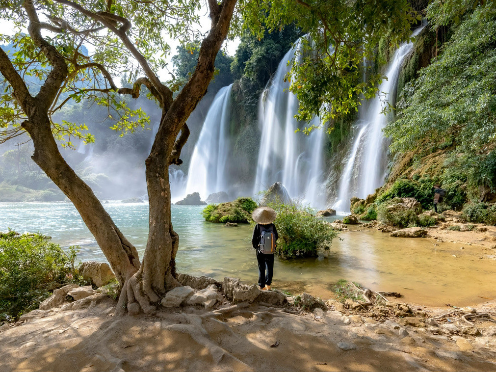 大自然の滝。 | Trip.com Trung Khanh District