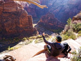 ​【ユタ州・ザイオン国立公園】ガチ登り Angels Landing ｜ 神の断崖に挑む、この名所の名前を聞いたことはある？。