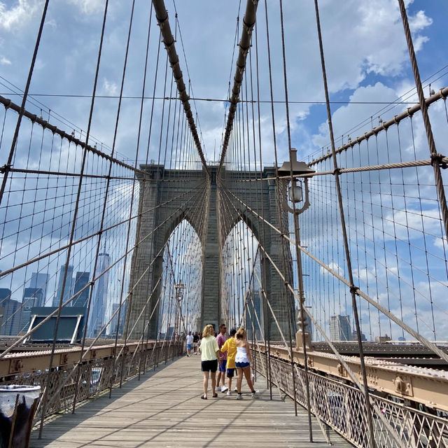 漫步紐約布魯克林大橋🌉✨感受建築魅力與城景之美✨
