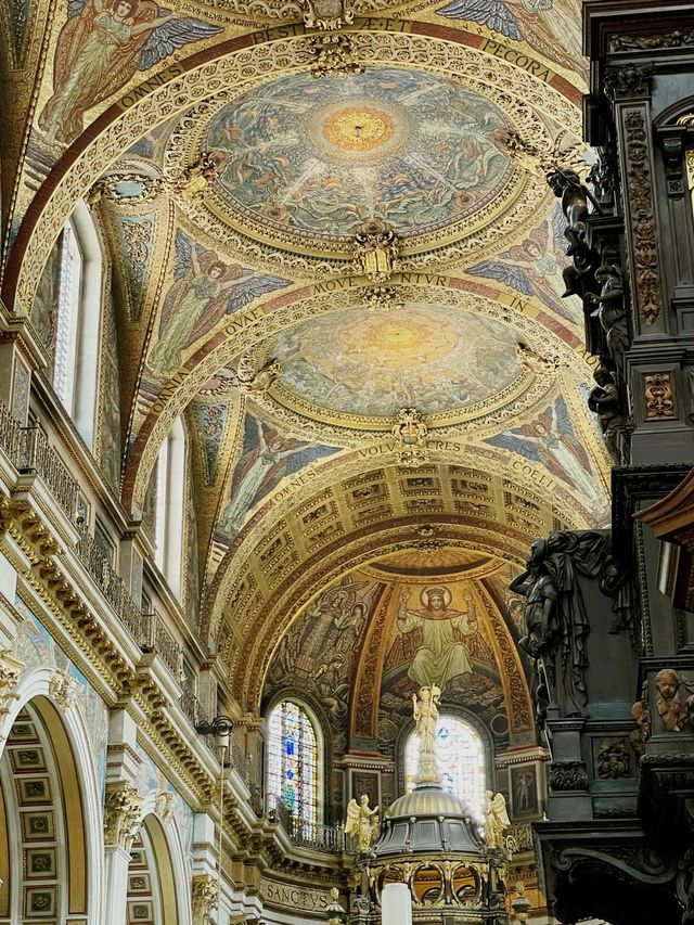Take a tour of St Paul’s Cathedral, London!