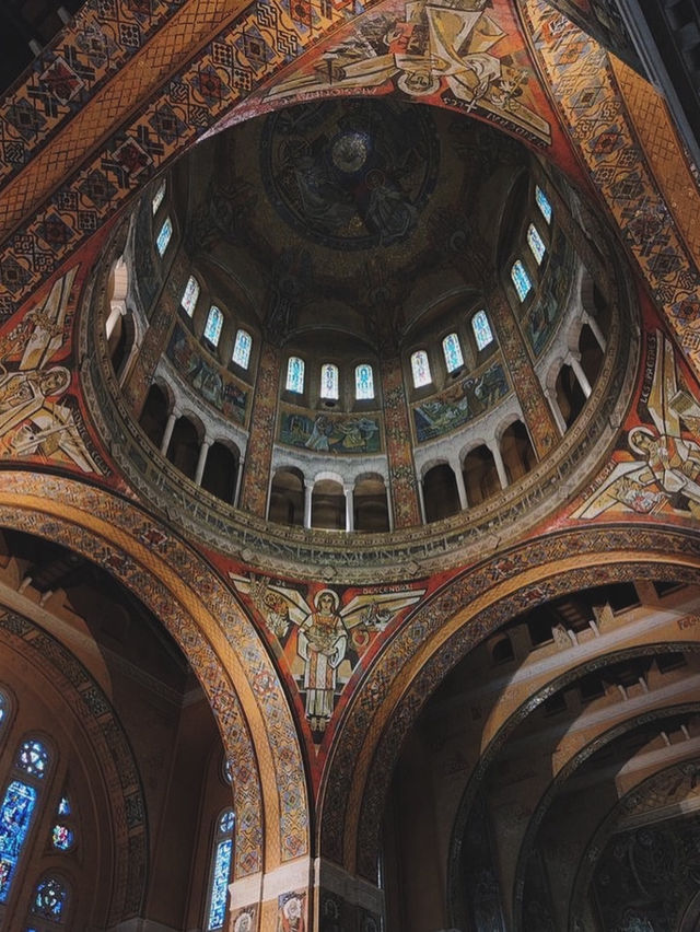 Basilica of Lisieux, a spectacle of light! 🌈