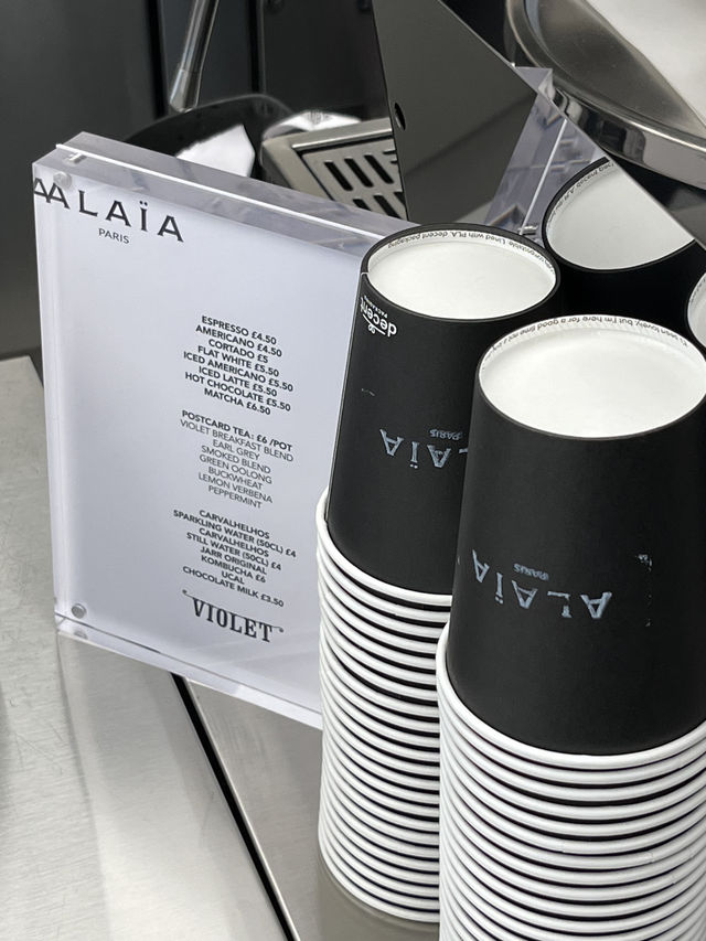London | Brilliant coffee shop in fashion brand boutique stores