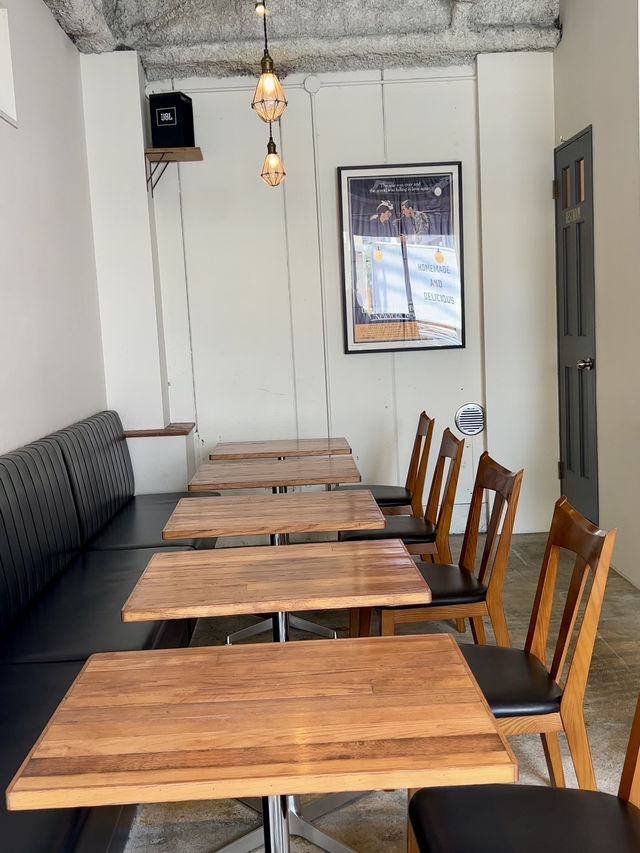 Cozy Lunch at Nostalgia Cafe🍽️