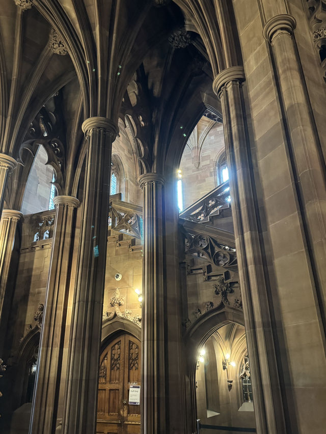 🇬🇧 約翰·萊蘭茲圖書館（John Rylands Library）📖