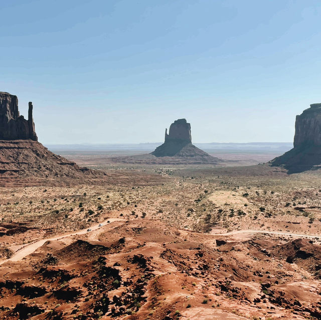 🚐🌄 Monument Valley – The Iconic Stopover Between National Parks