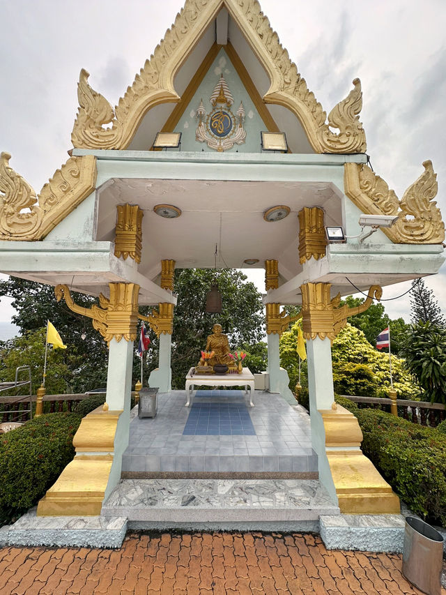 Stunning temple in Phrachuap Khiri Khan