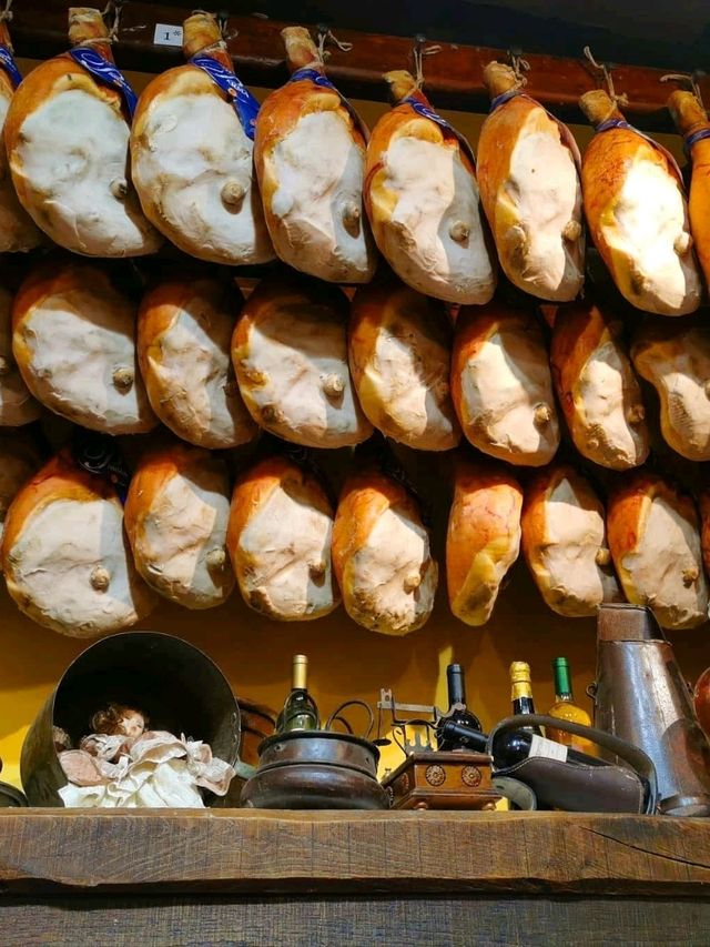 🍝 Bologna – Italy’s Hidden Gem of Food, Culture & Towers