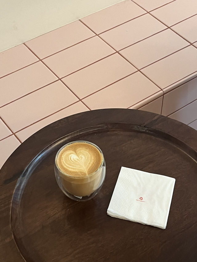 Paris | Cosy coffee shop in Paris with good vibe 