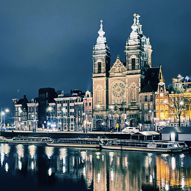 Amsterdam on a Shoestring: Canals, Parks & Local Life