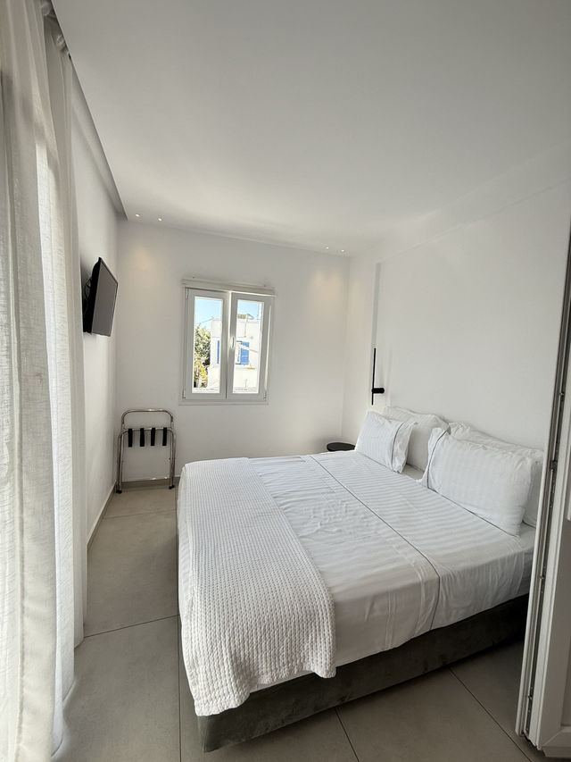Suite with City View – Charming Stay Steps Away from the Windmills & Little Venice