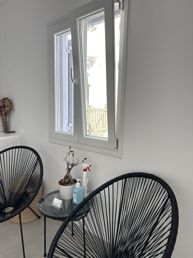 Suite with City View – Charming Stay Steps Away from the Windmills & Little Venice