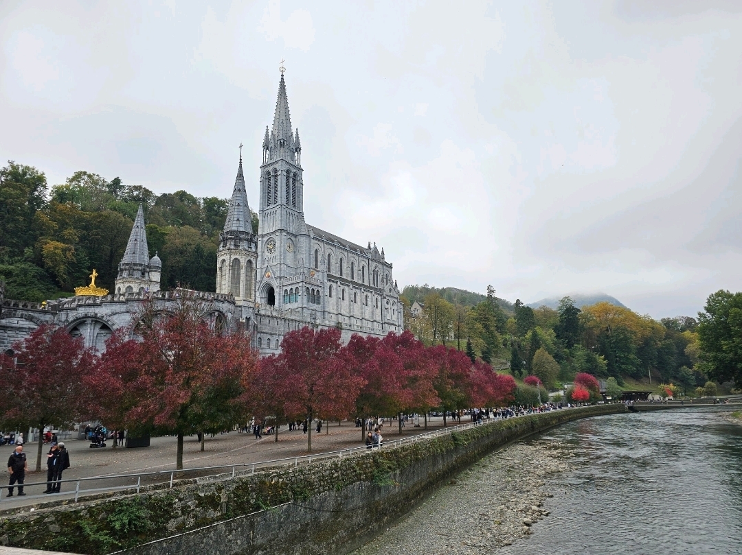 Lourdes, nơi bình yên luôn muốn được đến thêm nhiều lần nữa