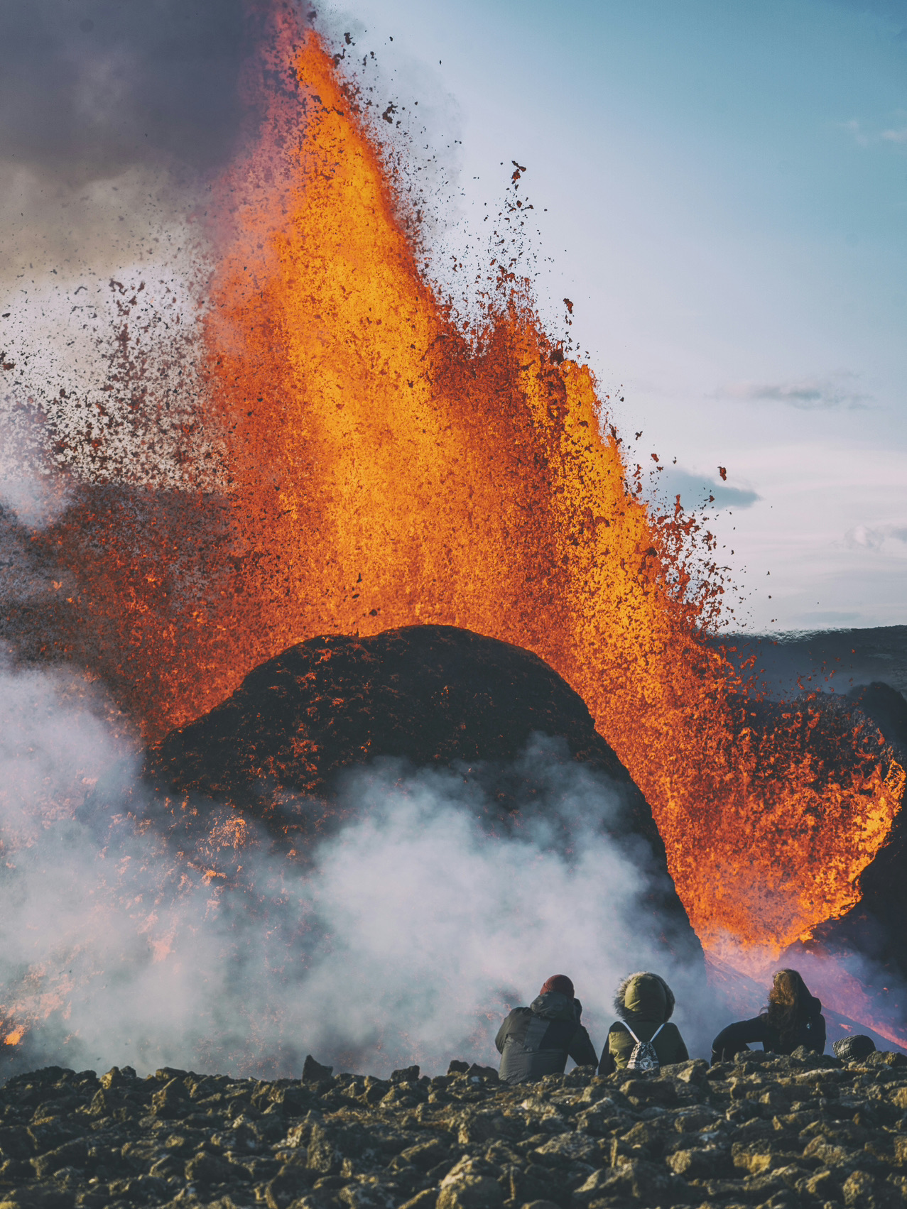 🌋 Đêm khi hơi thở của lửa thức tỉnh