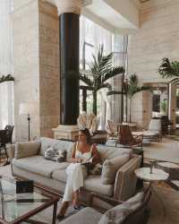 Elegance Redefined: Ritz-Carlton Coconut Grove's Stunning Lobby Lounge 🌟