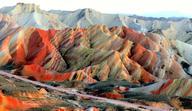 奇跡の地理的景観 - 七色の丹霞