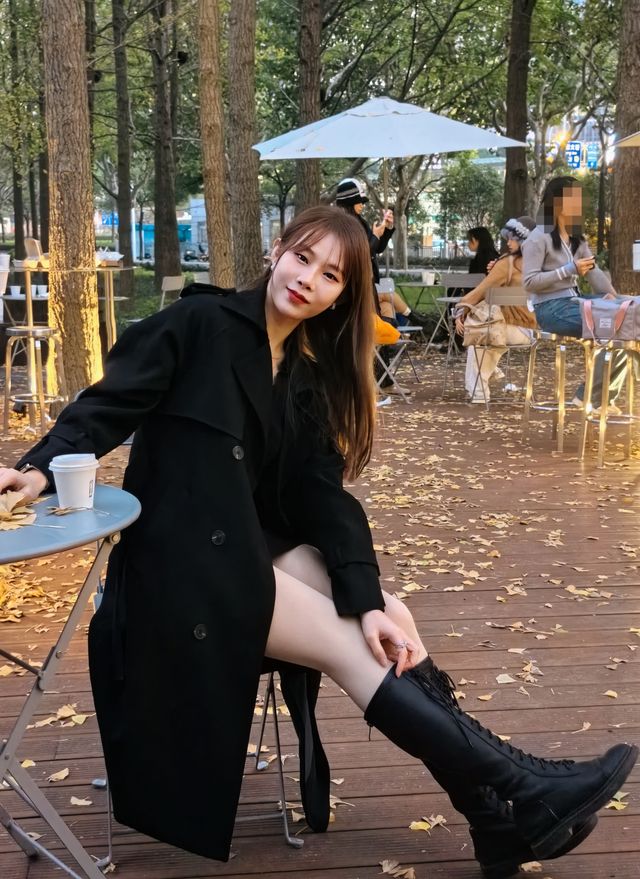 秋葉飄落，咖啡飄香