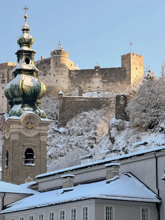 Chasing a snowfall in the north, the Christmas market in Salzburg in winter