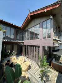 麗江全屋智能民宿！連住三天！ 在回品住了幾天真的是越來越懶了 全屋智能系統 只要動動嘴就行了  真