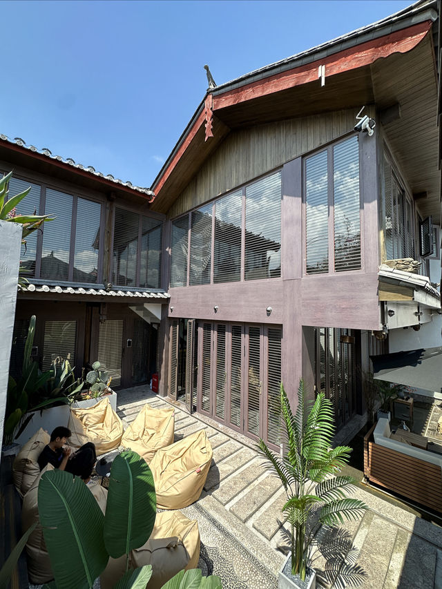 麗江全屋智能民宿！連住三天！ 在回品住了幾天真的是越來越懶了 全屋智能系統 只要動動嘴就行了  真