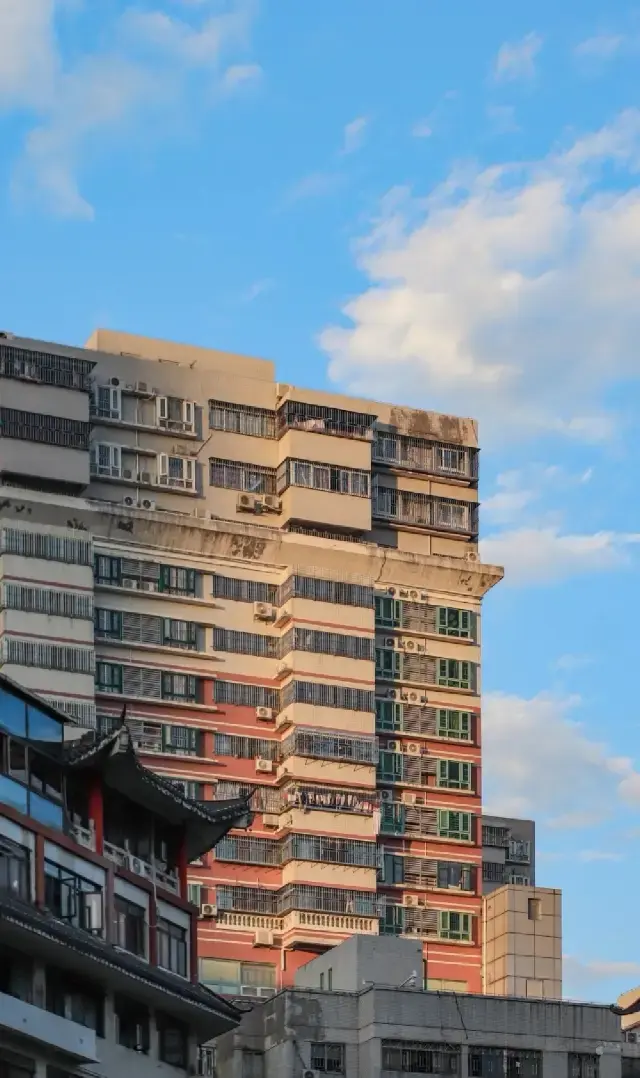 ถนนเก่าทางตะวันออก, สวรรค์สำหรับการช็อปปิ้งและเดินเล่น