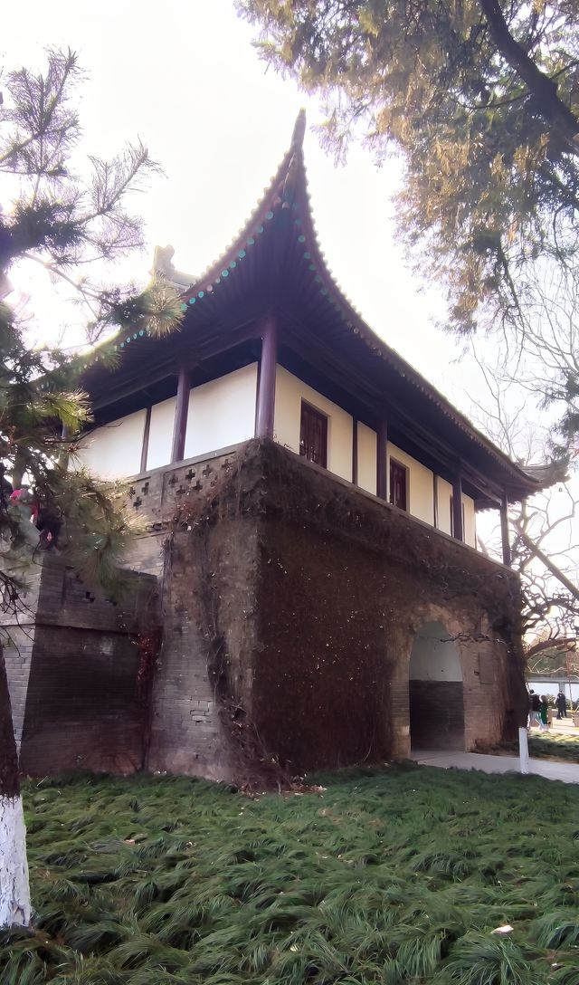 歷經多次地震都能屹立不倒的小雁塔 歷經多次地震都能屹立不倒的小雁塔