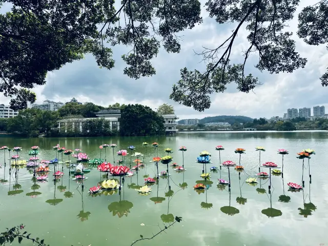 Huizhou West Lake Park, in memory of Su Dongpo