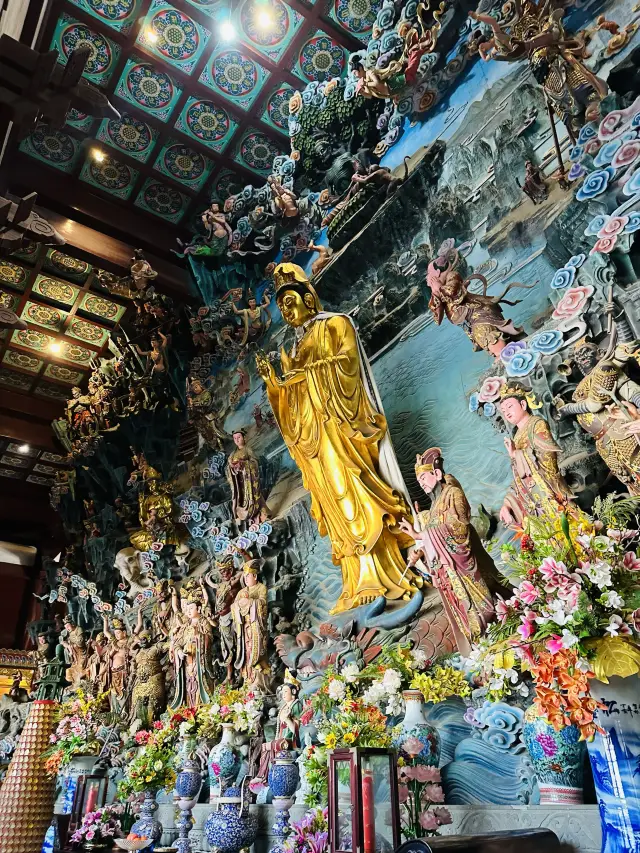 Chongyuan Temple is located by the Yangcheng Lake in Wu Zhong District, Suzhou, Jiangsu Province