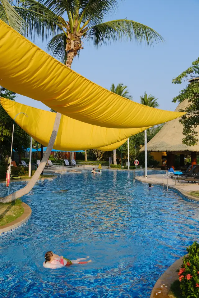 Sanya is a treasure land for a laid-back vacation with kids, and I'll definitely come back for another holiday