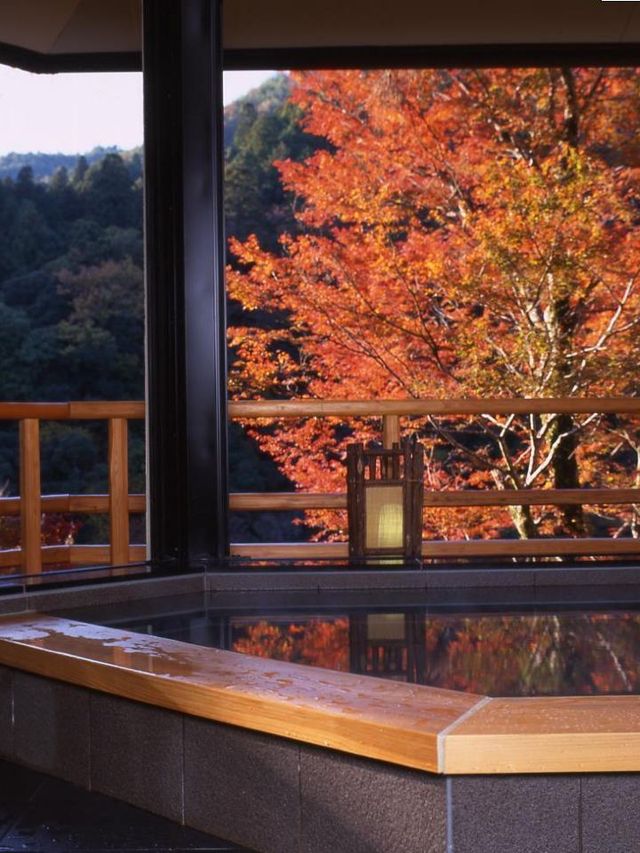 🍁 Kyoto's Autumn Escape: Discover Momijiya Honkan Takaosansou 🏯✨