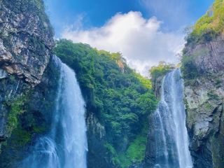 The Carp Lake Waterfall is a wonder of the world, and Jiuli Lake awaits your exploration~