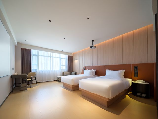 住桔作酒店，游中原福塔