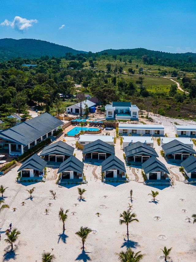 🌴🏖️ Ultimate Koh Rong Stay at You&Me Resort 🌅🍹