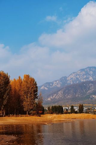 1 hour from Zhengzhou, a beautiful mountain lake in autumn. 